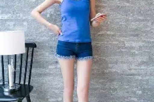 当年她因败坏印小天而走红得以嫁给大导演多年过去现状如何？