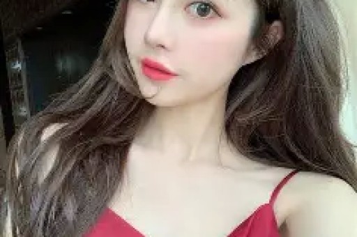 知名网红表妹李 KK破产！未婚生女后掉粉上百万转行去卖小吃